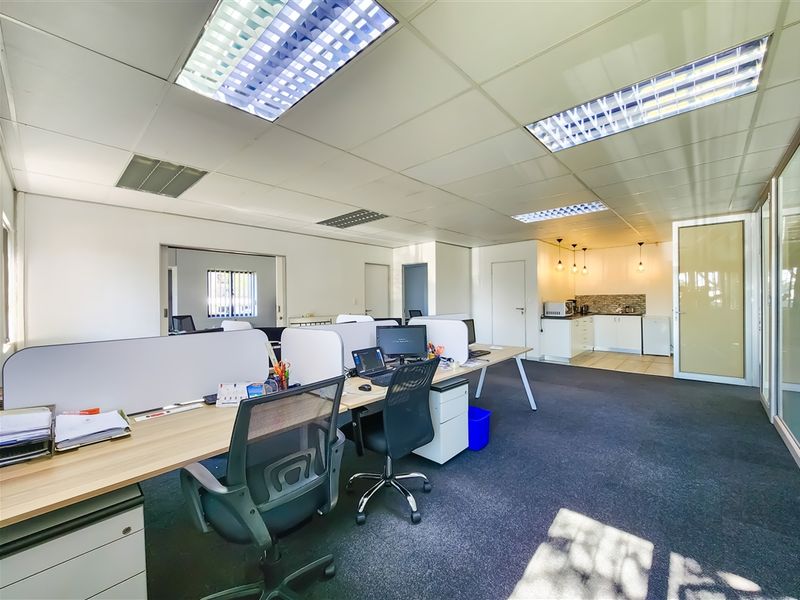 143m2 Modern Office to Let in Clearwater Office Park - Photo 9