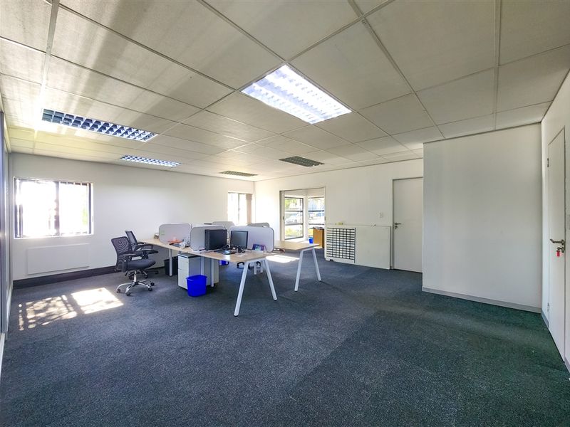 143m2 Modern Office to Let in Clearwater Office Park - Photo 8