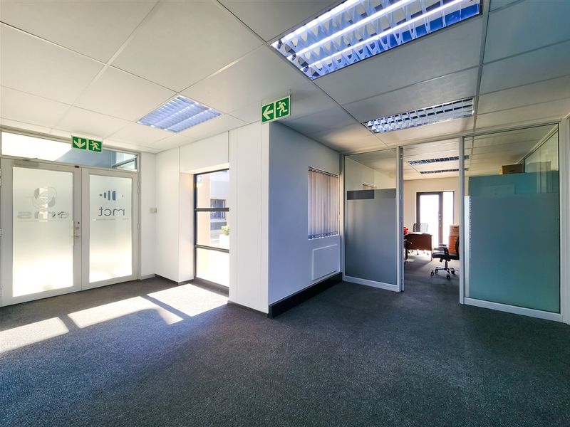 143m2 Modern Office to Let in Clearwater Office Park - Photo 5
