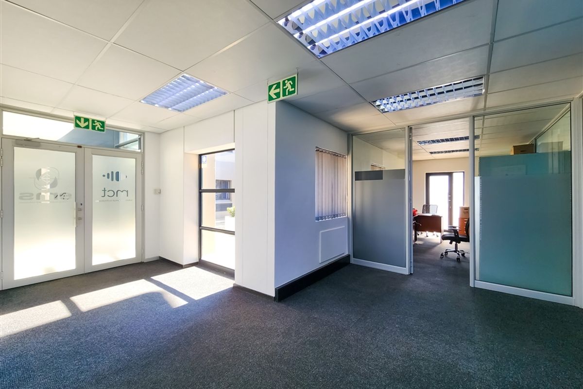 143m2 Modern Office to Let in Clearwater Office Park - Photo 5