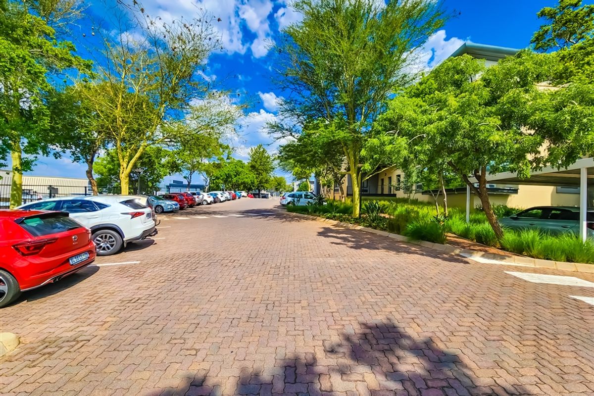 143m2 Modern Office to Let in Clearwater Office Park - Photo 2