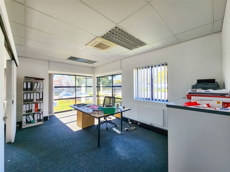 143m2 Modern Office to Let in Clearwater Office Park - Photo 10