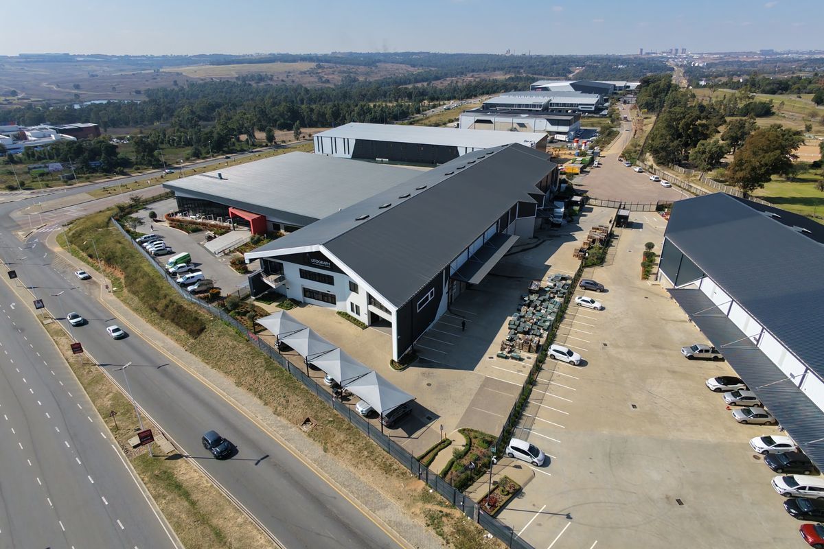 Warehouse to let in Longake - Photo 2