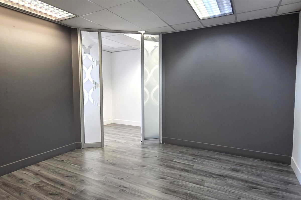 Office space to let in Kildrummy Office Park - Photo 3