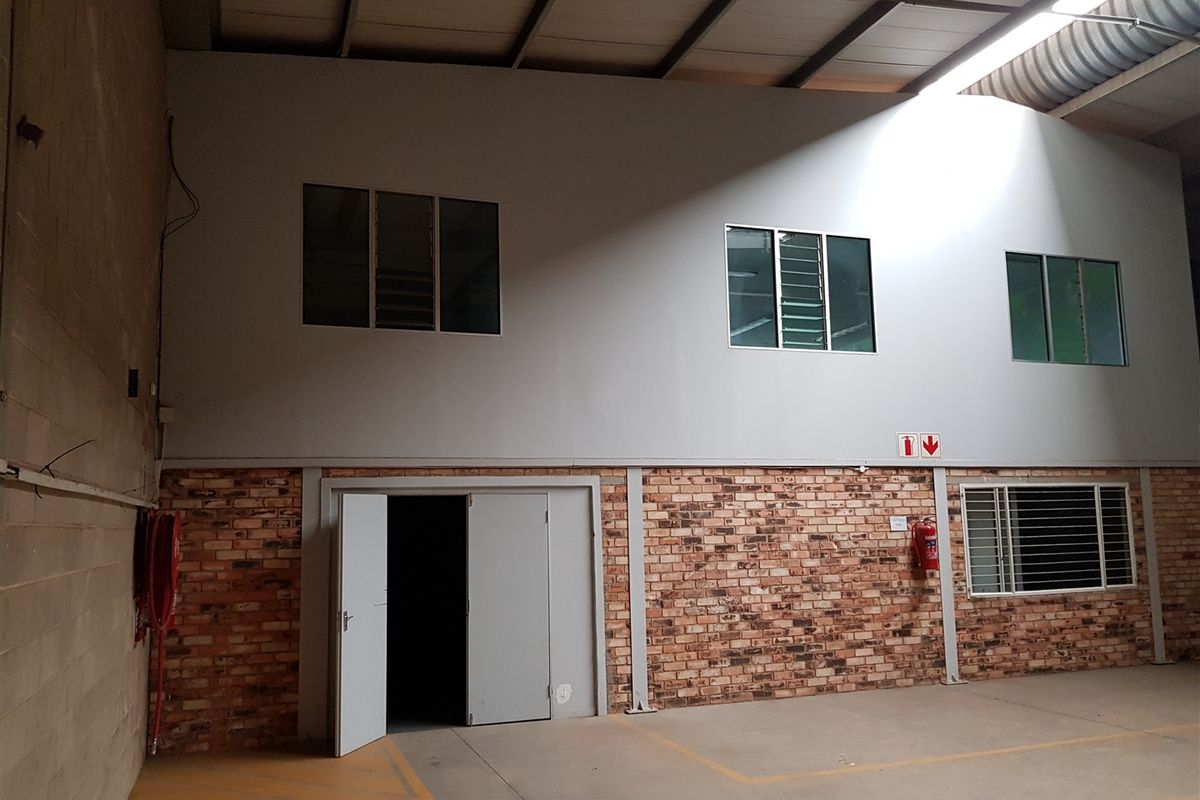 632m2  Warehouse  - TO LEASE in Kya Sand - Photo 3