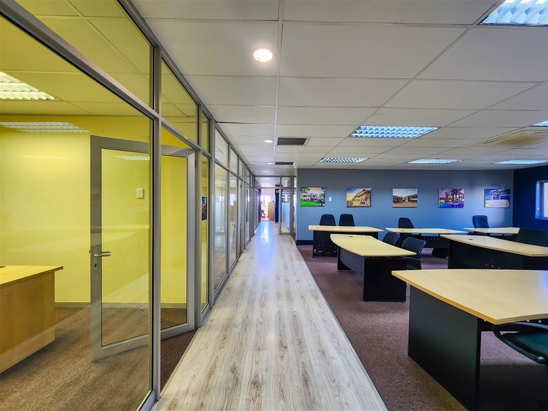 414m2 Spacious Office to Let in Clearwater Office Park - Photo 8