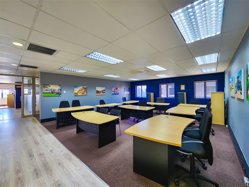 414m2 Spacious Office to Let in Clearwater Office Park - Photo 9