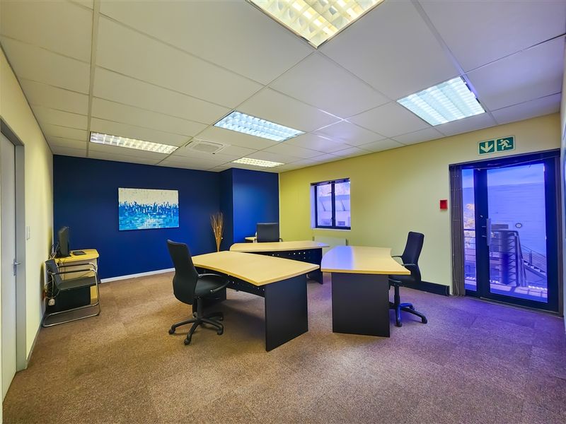 414m2 Spacious Office to Let in Clearwater Office Park - Photo 7