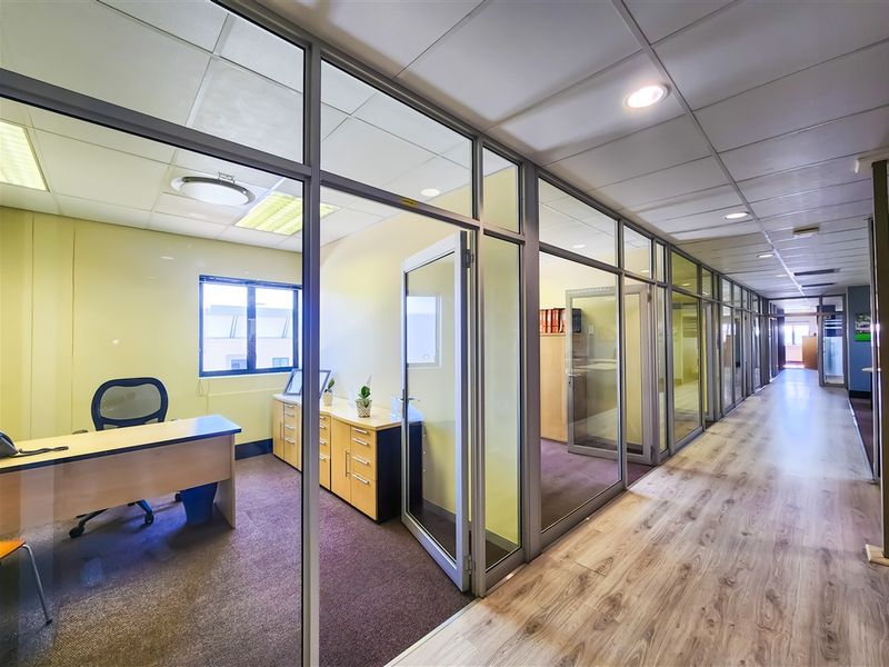 414m2 Spacious Office to Let in Clearwater Office Park - Photo 6
