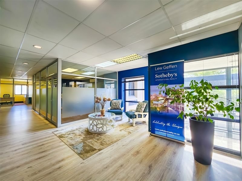 414m2 Spacious Office to Let in Clearwater Office Park - Photo 2