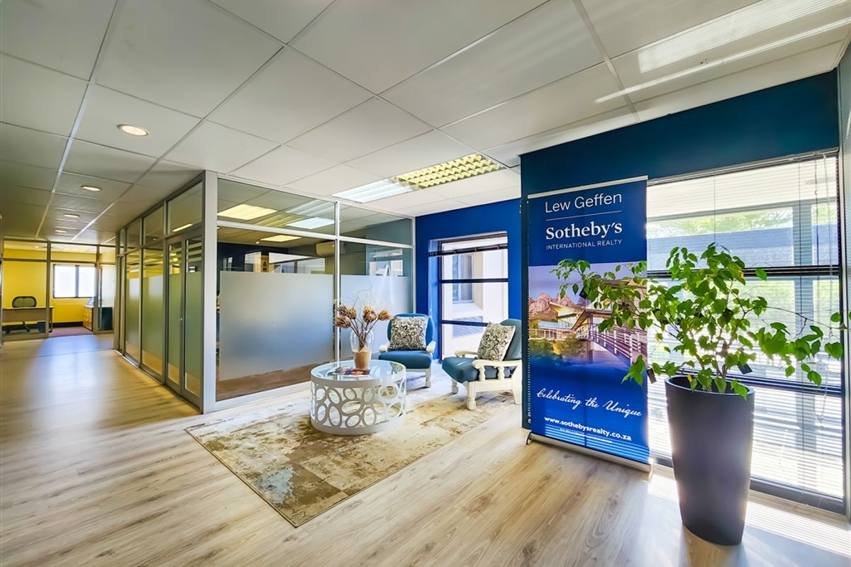 414m2 Spacious Office to Let in Clearwater Office Park - Photo 2