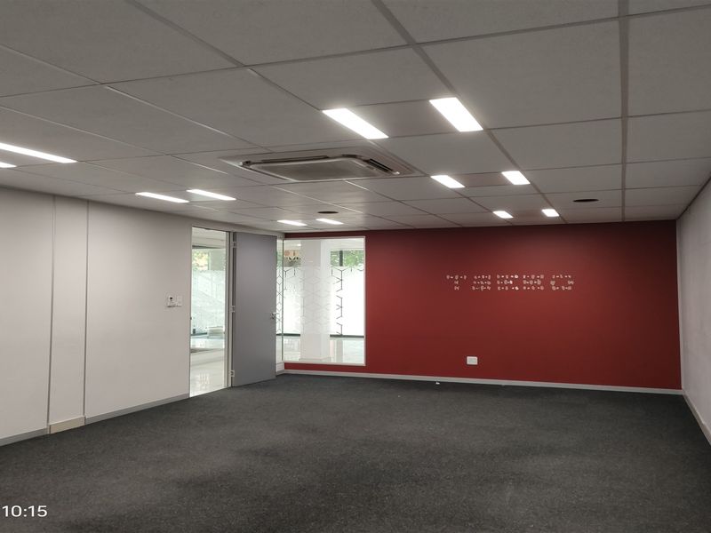 1050m2  Warehouse  - TO LEASE - Photo 9