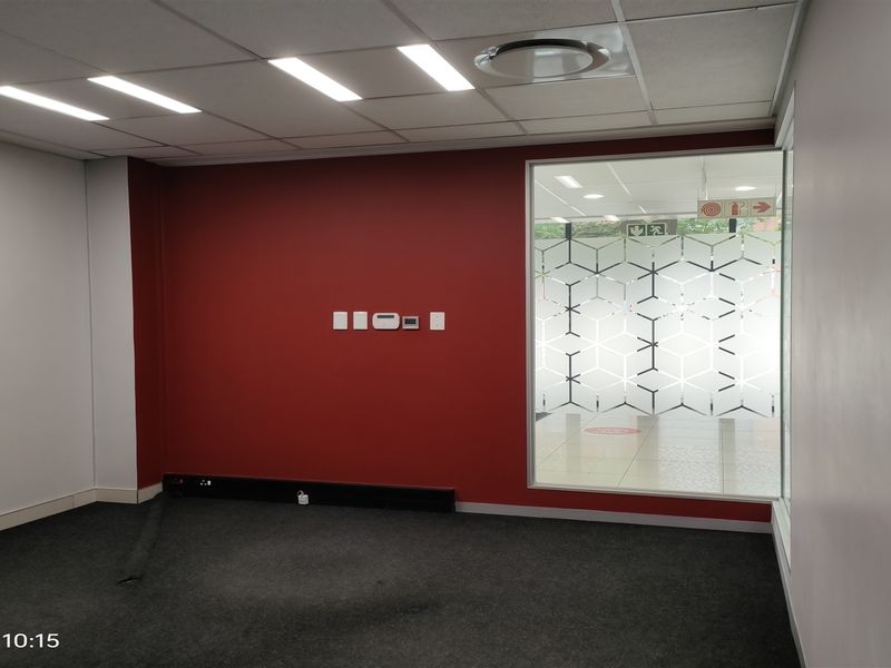 1050m2  Warehouse  - TO LEASE - Photo 10