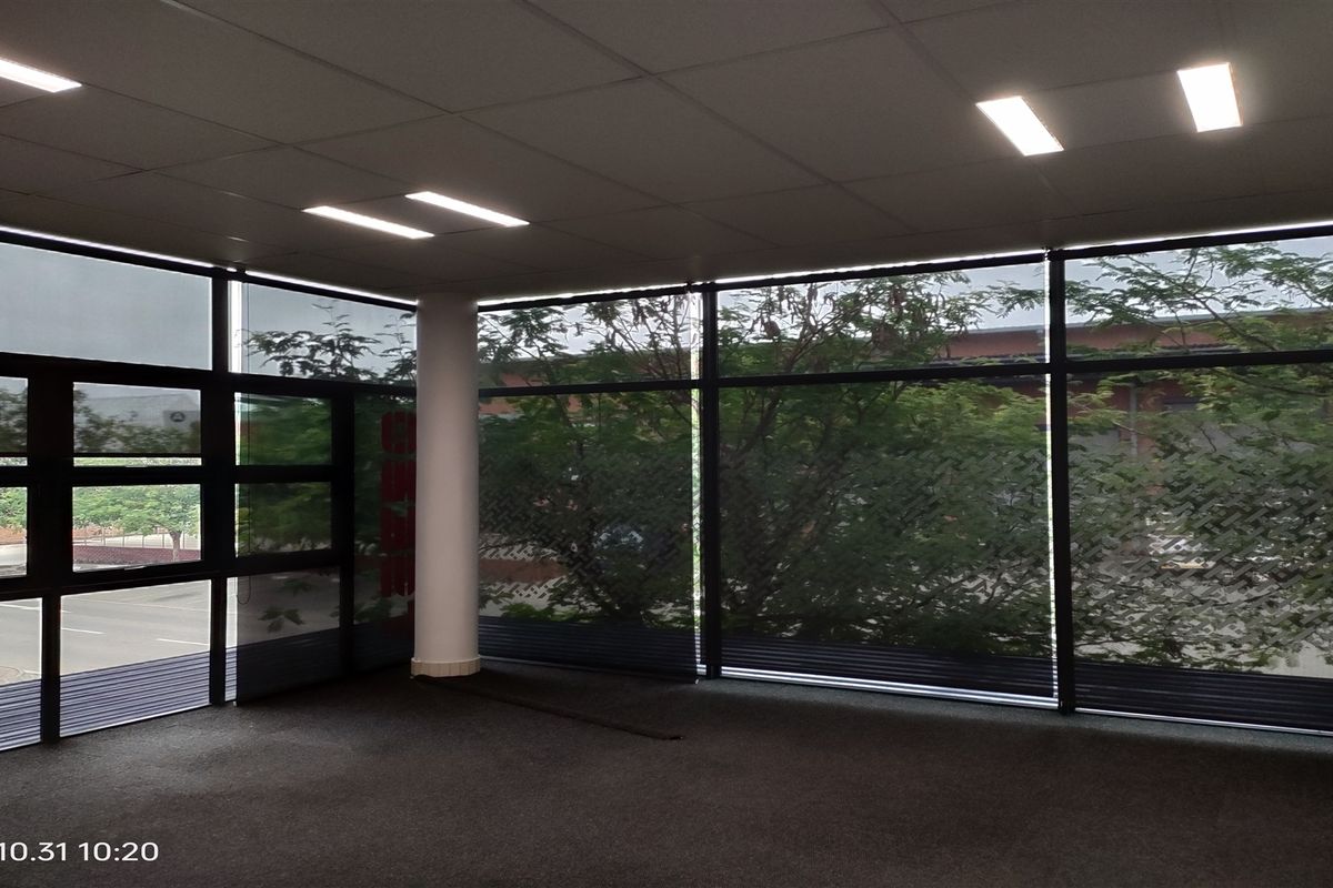 1050m2  Warehouse  - TO LEASE - Photo 5