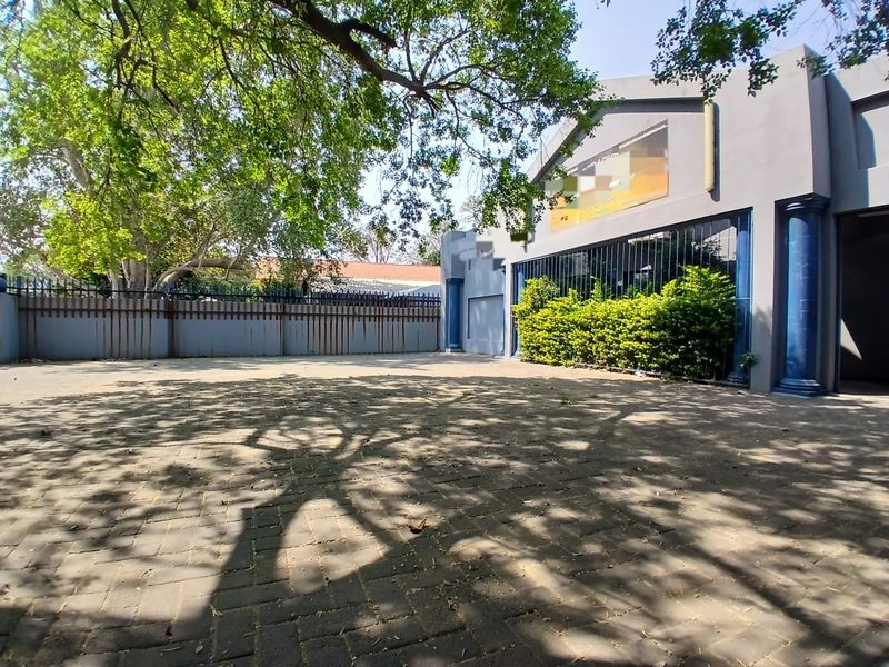 Versatile Property with Office Hub Possibilities - Photo 4