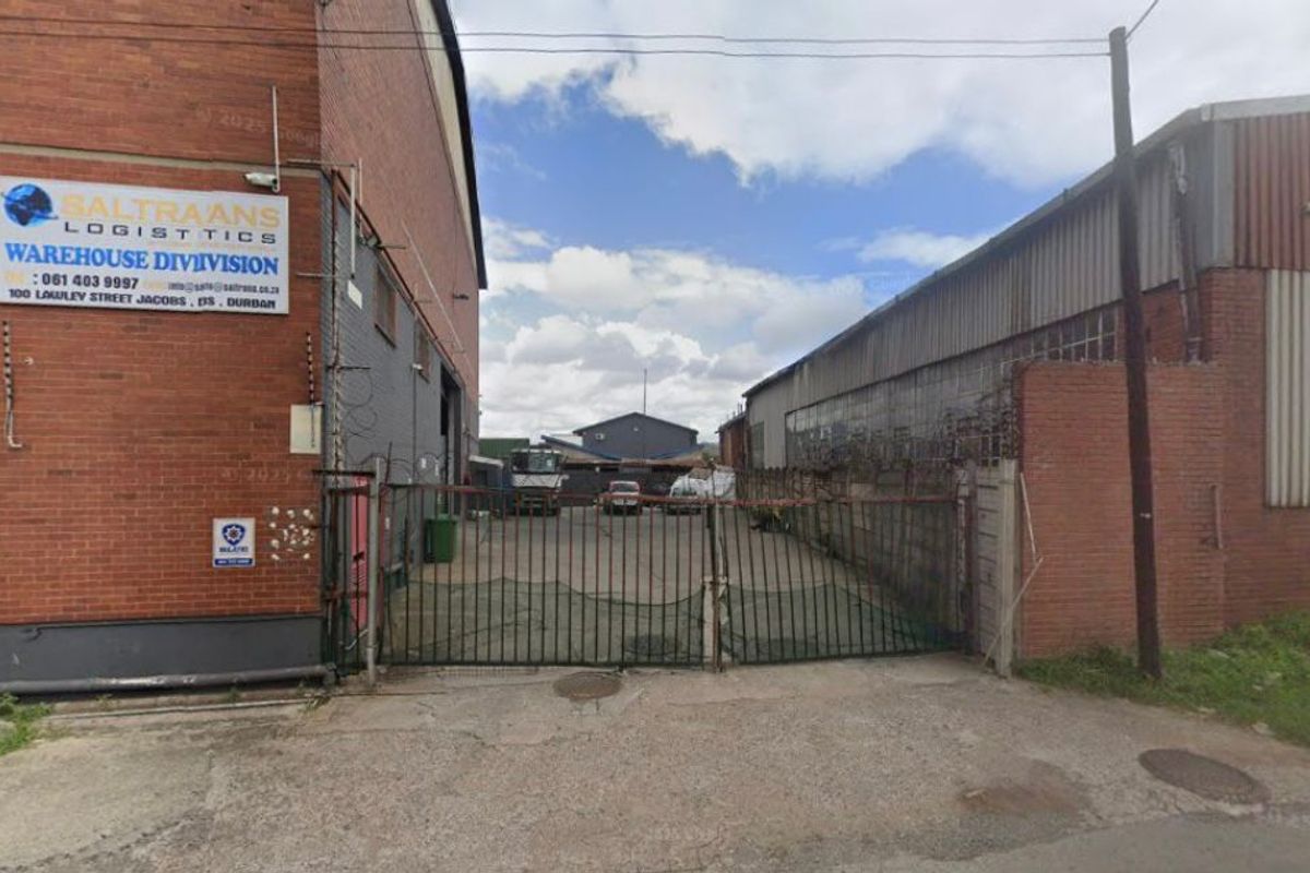 4.200m2 Warehouse With Yard Available in Jacobs. High Clearance, Docking, and Offices - Photo 5