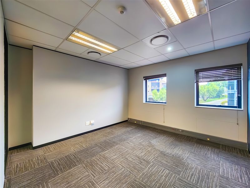 149m2 Modern Office to Let in Fourways - Photo 9