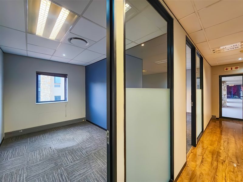 149m2 Modern Office to Let in Fourways - Photo 8