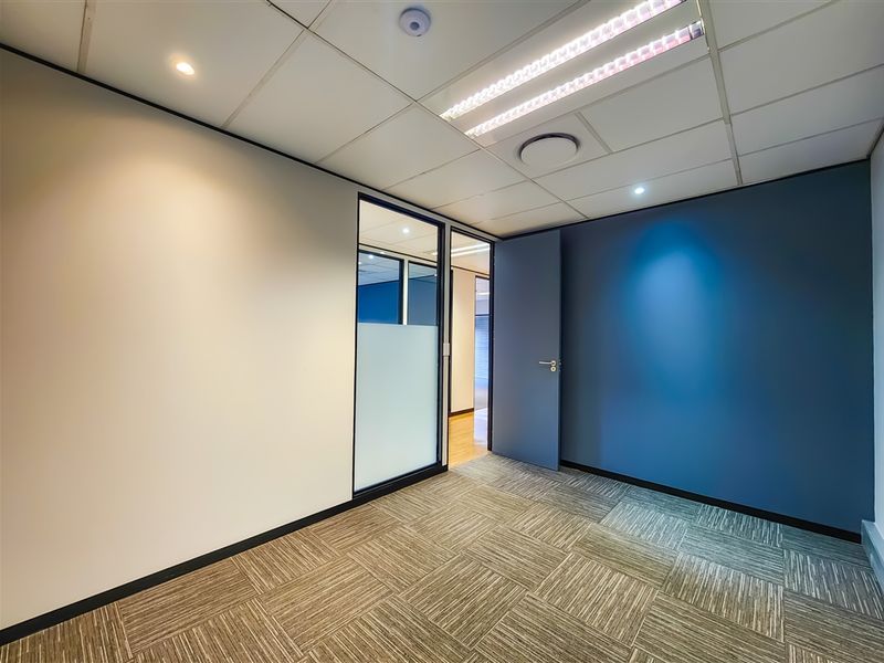 149m2 Modern Office to Let in Fourways - Photo 7
