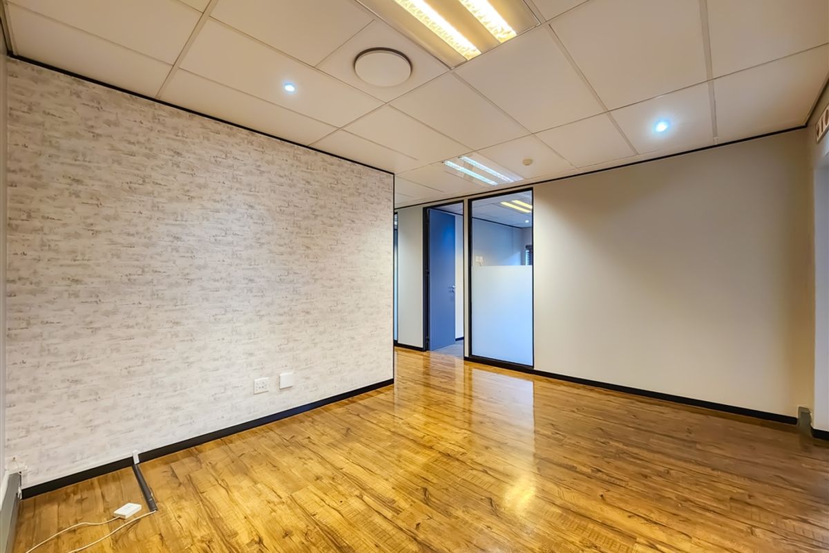 149m2 Modern Office to Let in Fourways - Photo 2