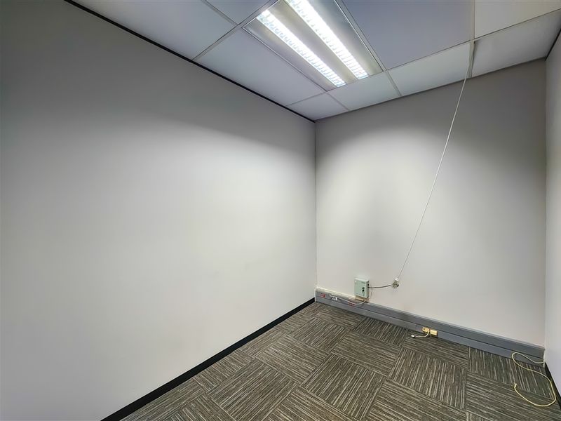149m2 Modern Office to Let in Fourways - Photo 5