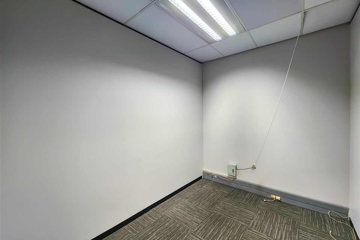 149m2 Modern Office to Let in Fourways - Photo 5
