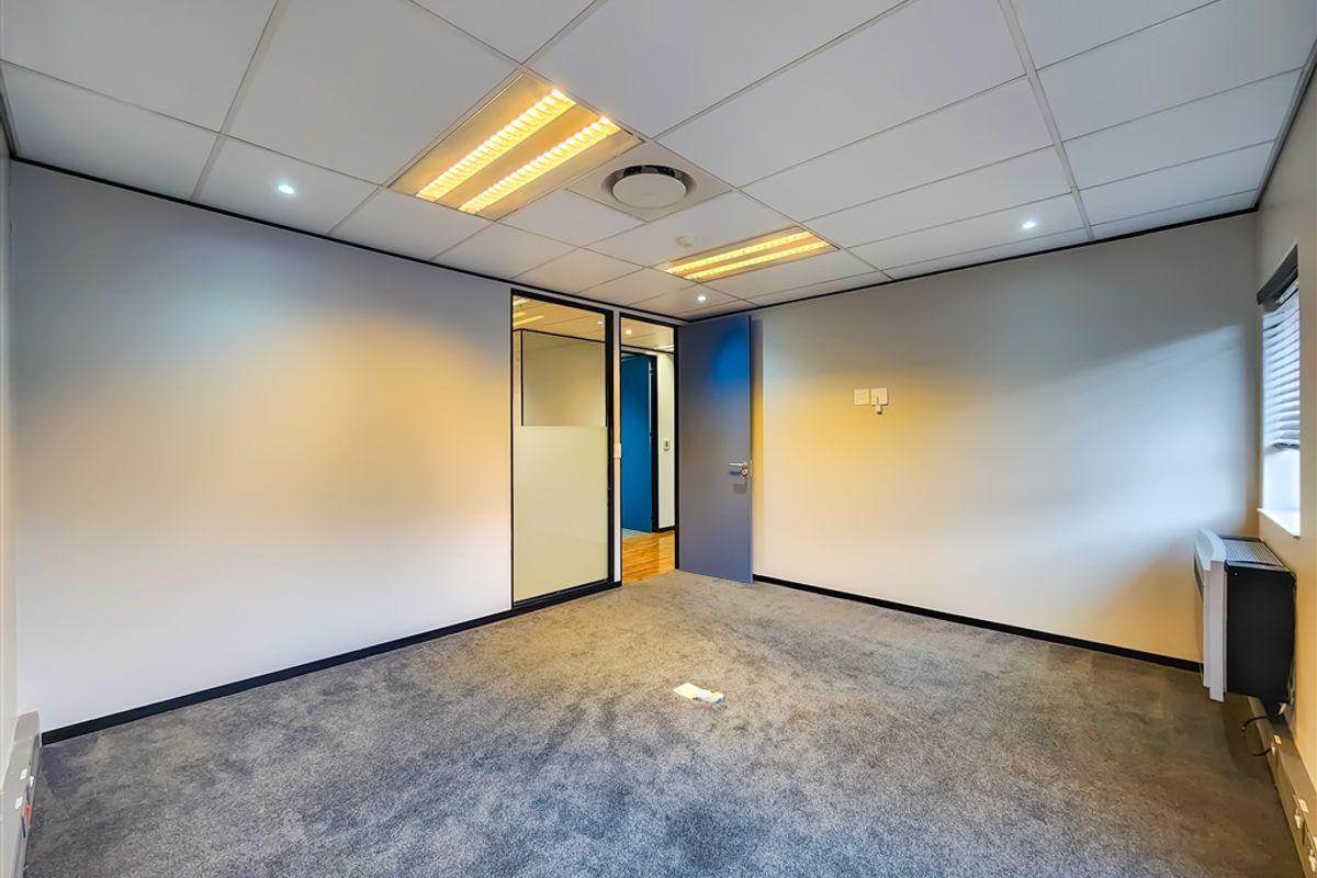 149m2 Modern Office to Let in Fourways - Photo 4