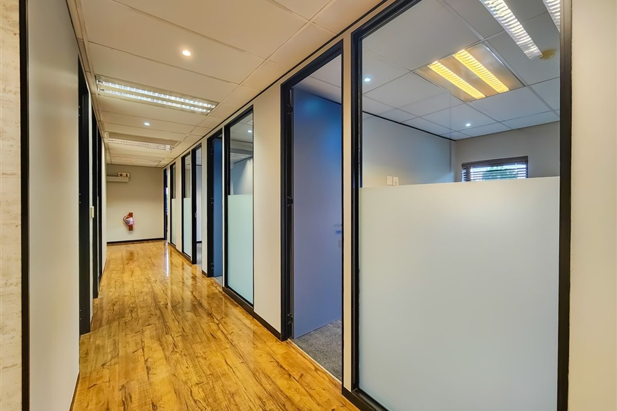 149m2 Modern Office to Let in Fourways - Photo 3