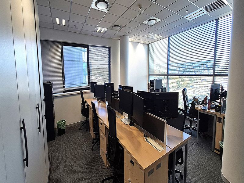 1691sqm Office to Let in Melrose Arch - Photo 5