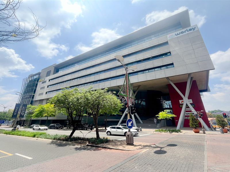 1691sqm Office to Let in Melrose Arch - Photo 1