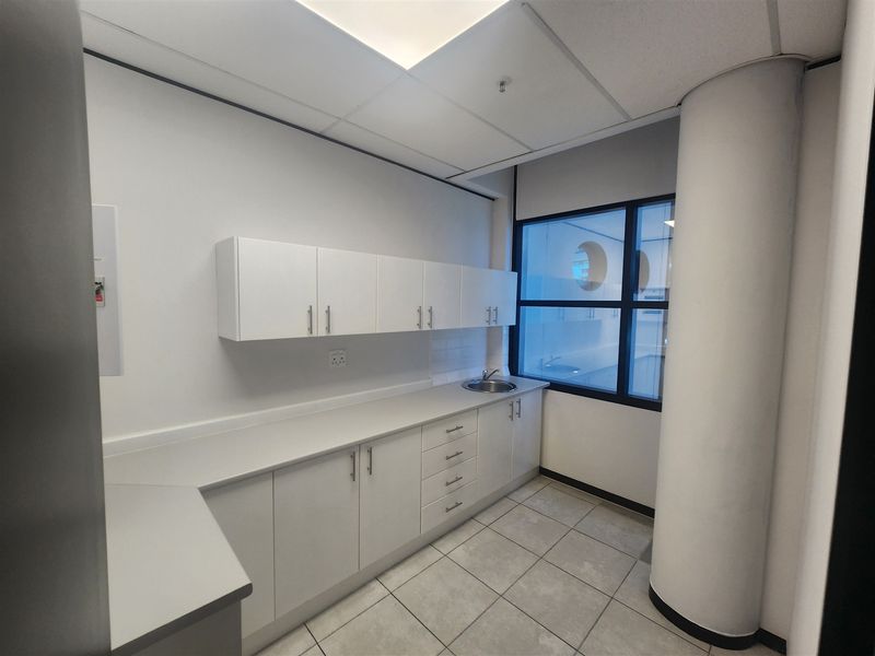 492m2 offices to let in Morningside, Sandton - Photo 8