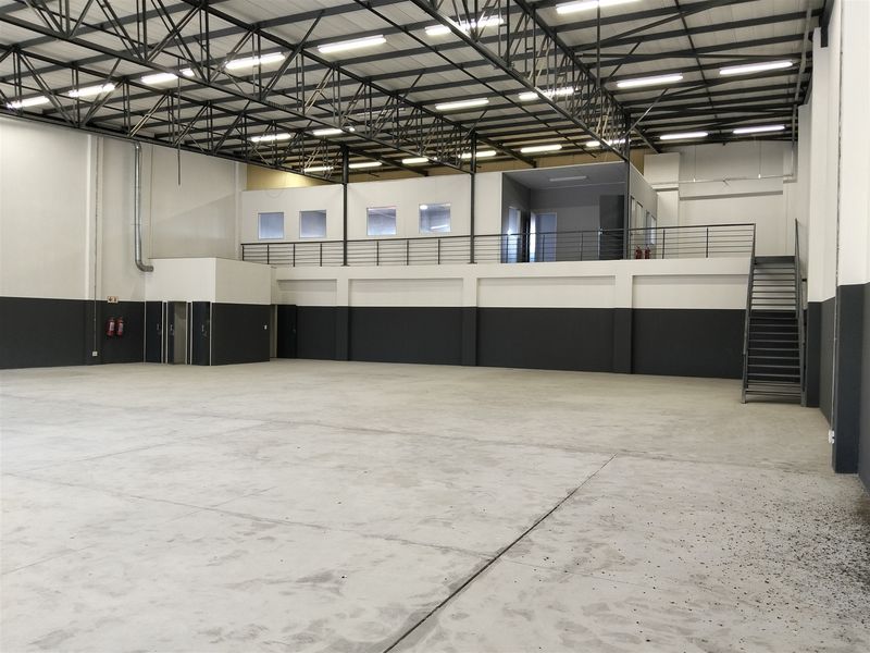 679m2  Warehouse  - TO LEASE - Photo 7