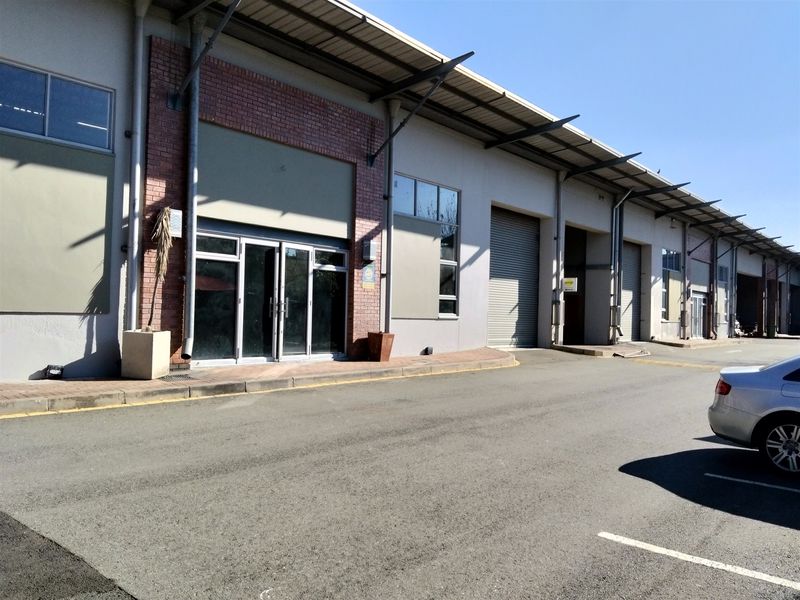 679m2  Warehouse  - TO LEASE - Photo 1