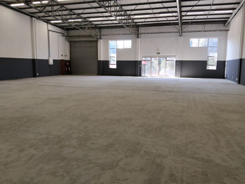679m2  Warehouse  - TO LEASE - Photo 4