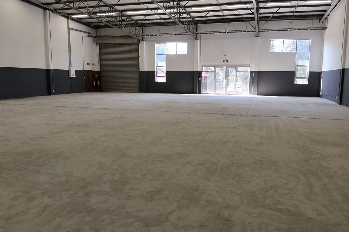 679m2  Warehouse  - TO LEASE - Photo 4