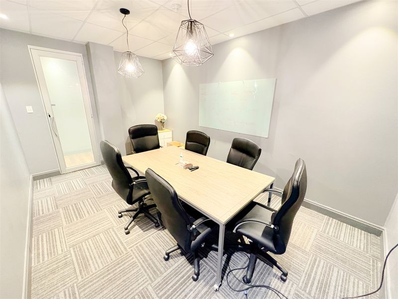 Office space to let - Photo 9
