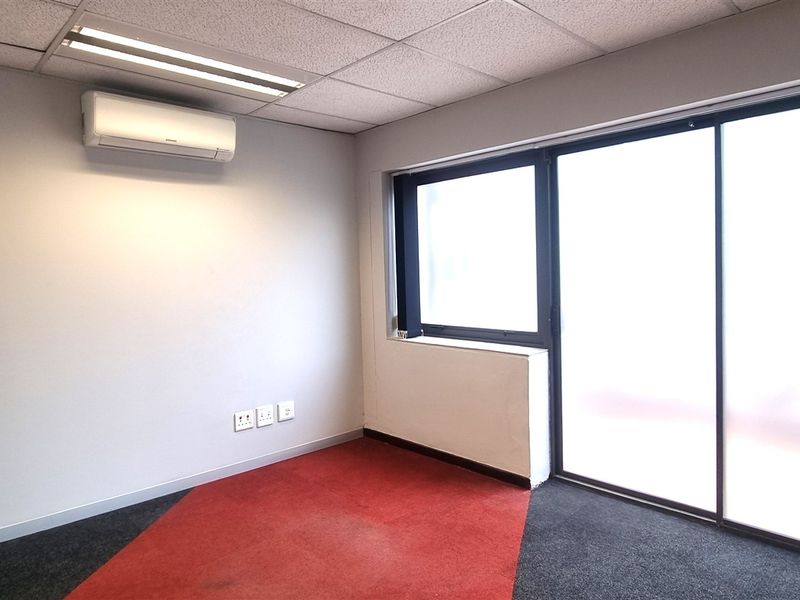 Office space to let in Woodmead - Photo 6