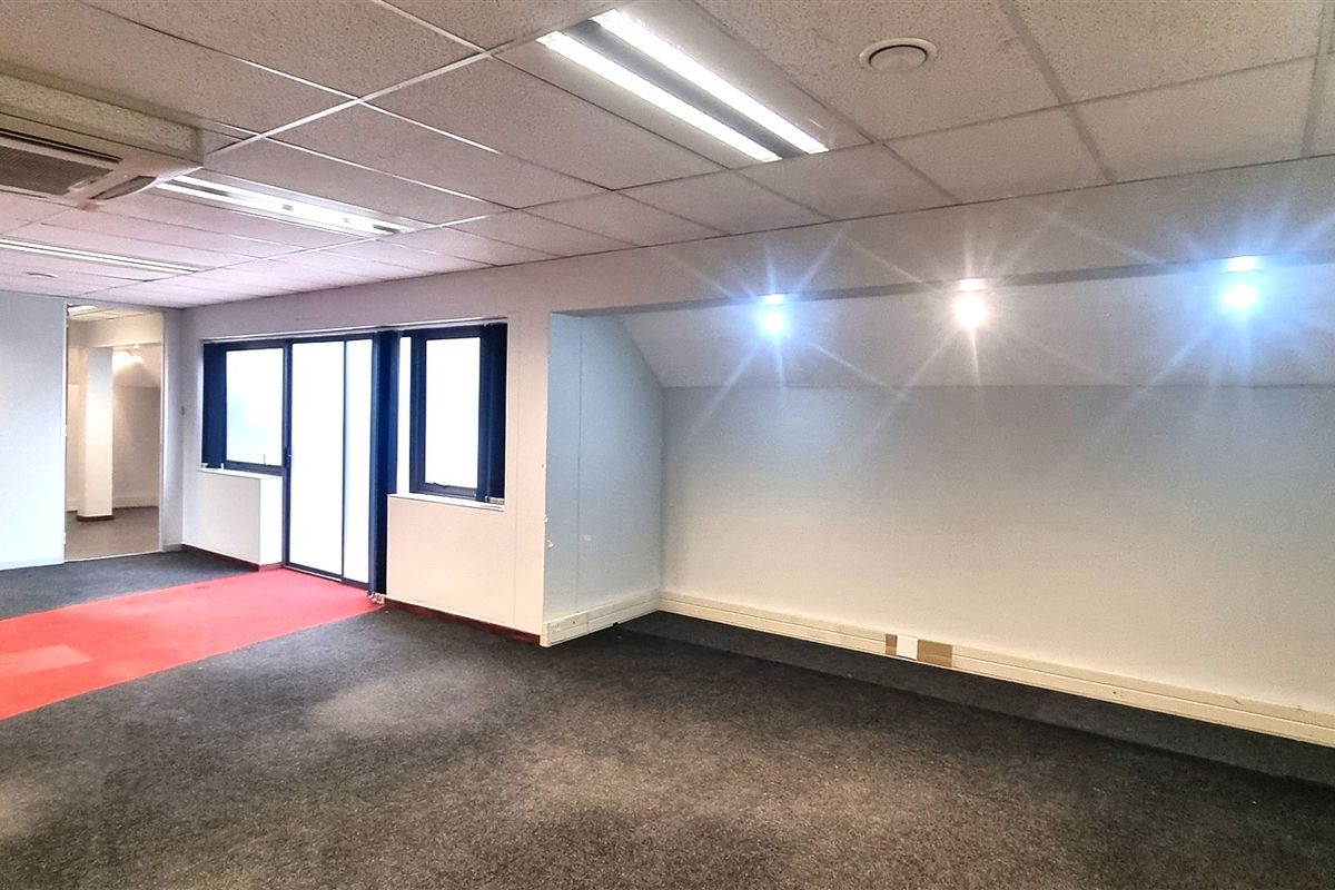 Office space to let in Woodmead - Photo 4