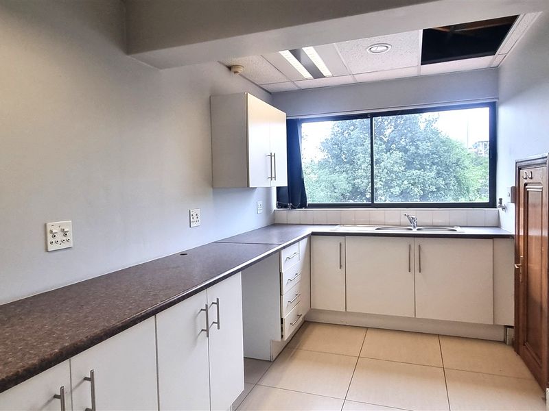 Office space to let in Woodmead - Photo 5