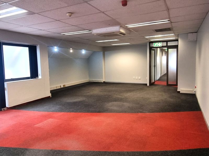 Office space to let in Woodmead - Photo 10