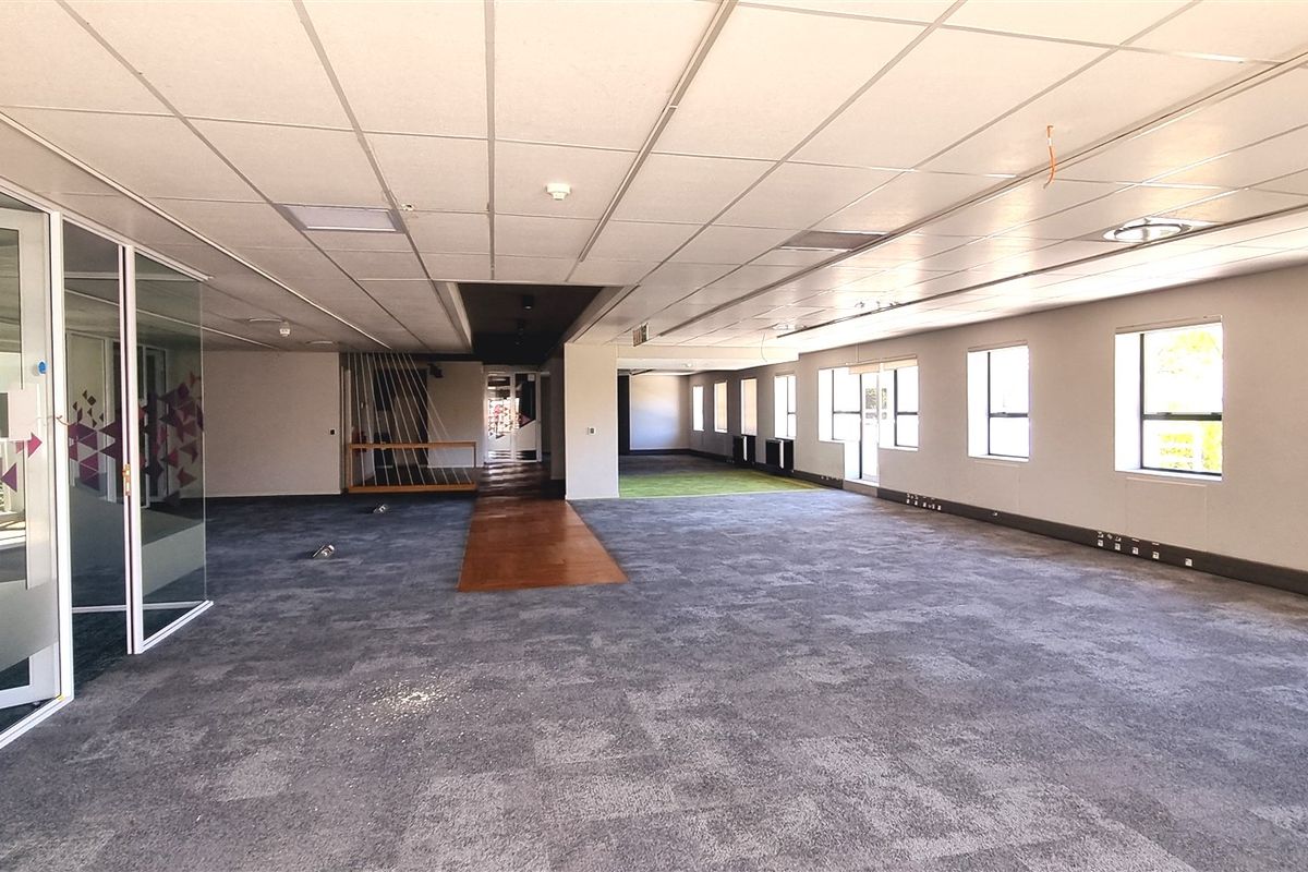 Office space to let in Woodmead Estate - Photo 5