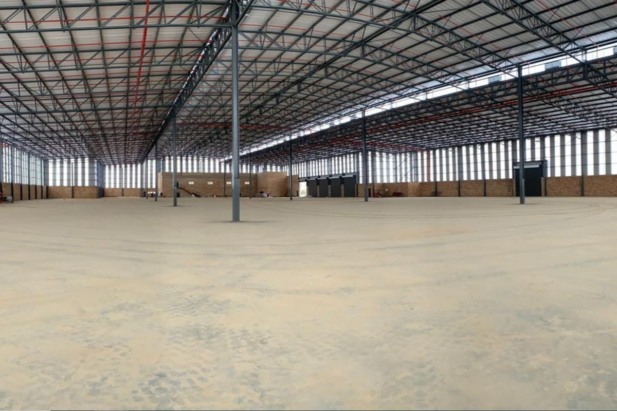 7649m2  Warehouse  - TO LEASE or FOR SALE   - R7500000.00 PLUS AT - Photo 4
