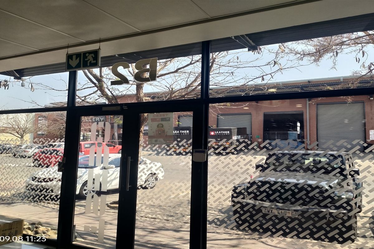 1083m2  Warehouse  - TO LEASE and FOR SALE  10 830 000 LUS VAT - Photo 4