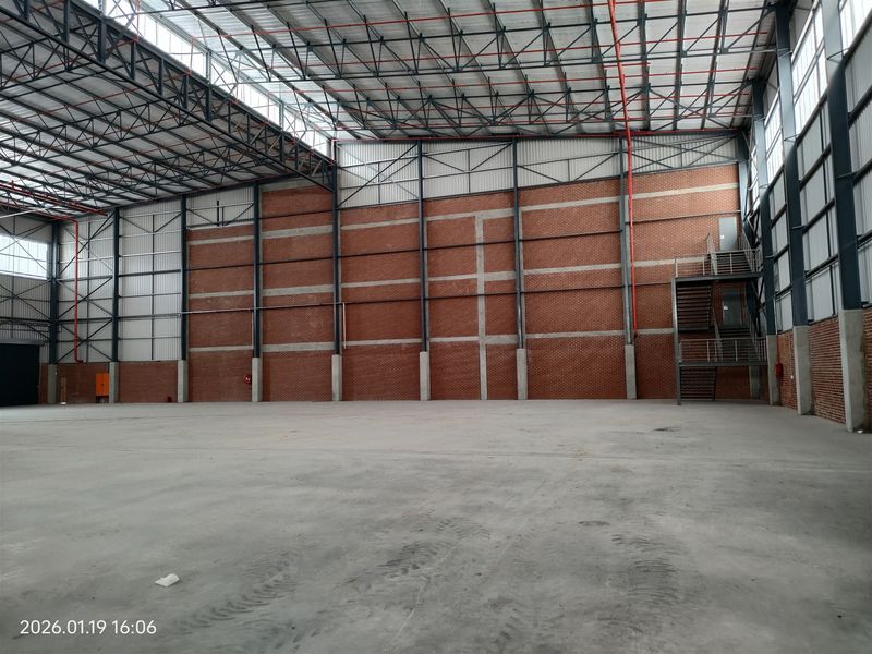 12995m2  Warehouse  - TO LEASE - Photo 10