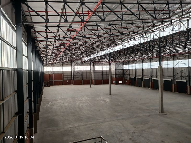 12995m2  Warehouse  - TO LEASE - Photo 8