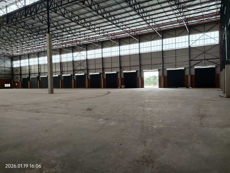 12995m2  Warehouse  - TO LEASE - Photo 9