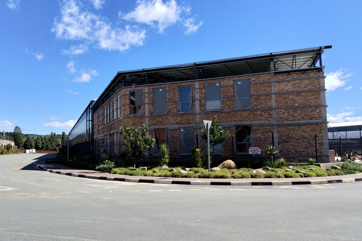 12995m2  Warehouse  - TO LEASE - Photo 2