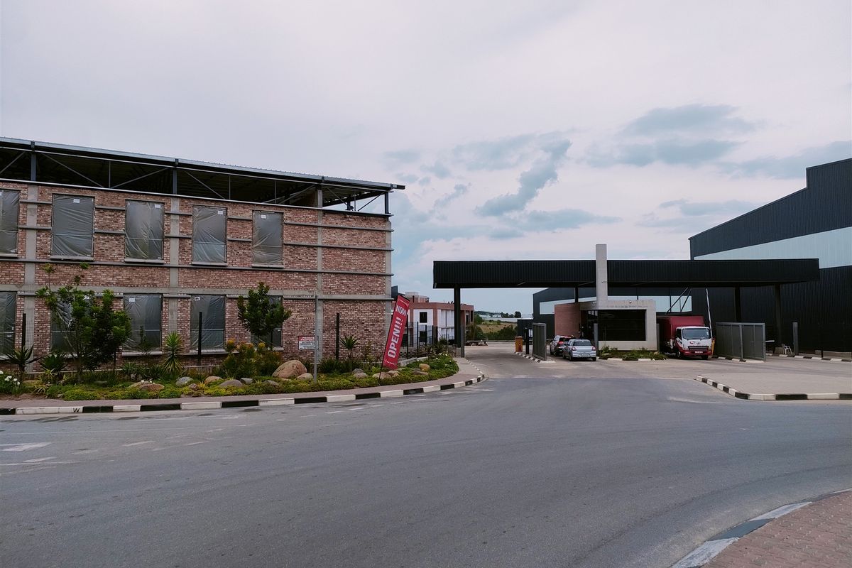 12995m2  Warehouse  - TO LEASE - Photo 5