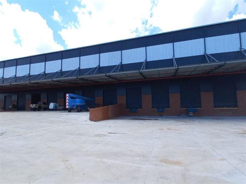 7731m2  Warehouse  - TO LEASE for R605 495,00 plus vat PM - Photo 5