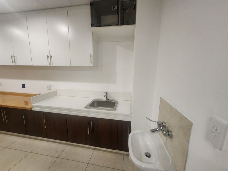 358m2 offices to let in Morningside, Sandton - Photo 6